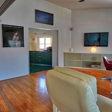 Poet Apartment Λιουμπλιάνα Εξωτερικό φωτογραφία